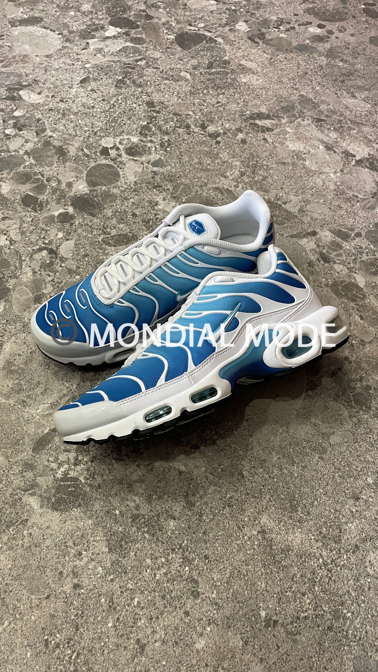 NIKE 852630-411