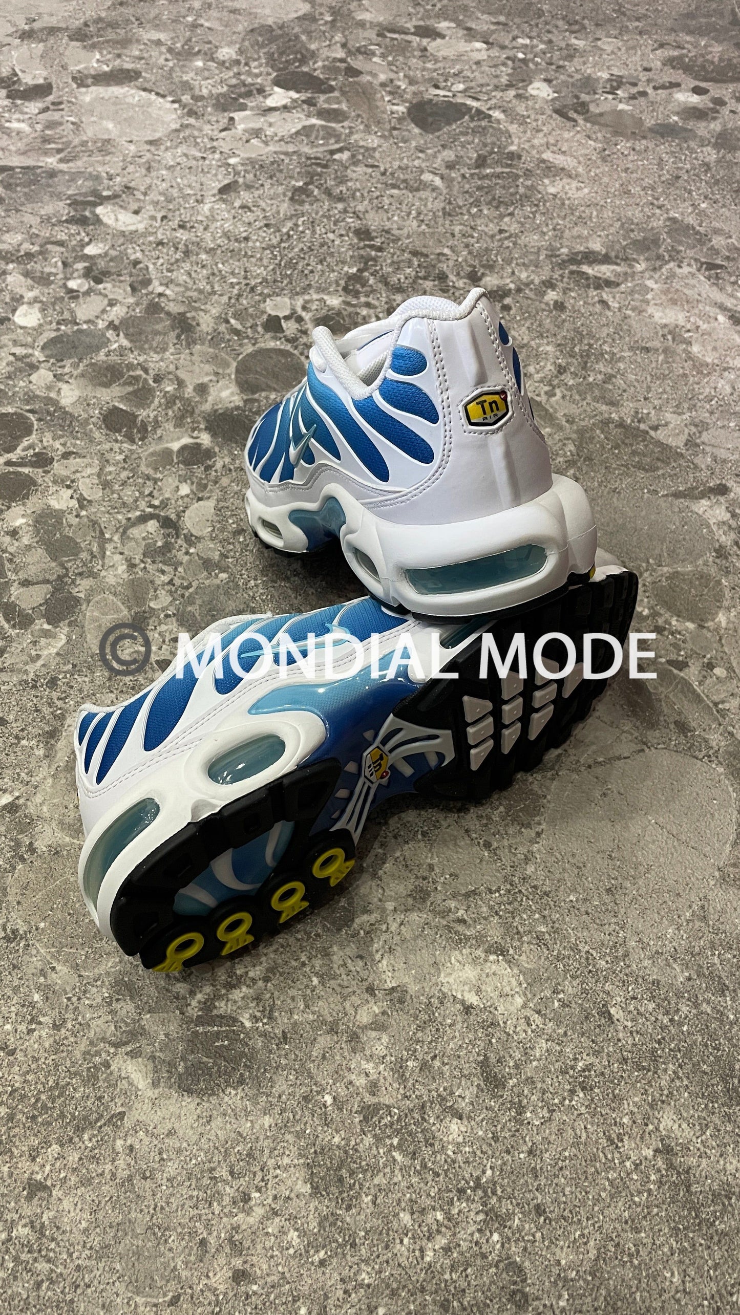NIKE 852630-411