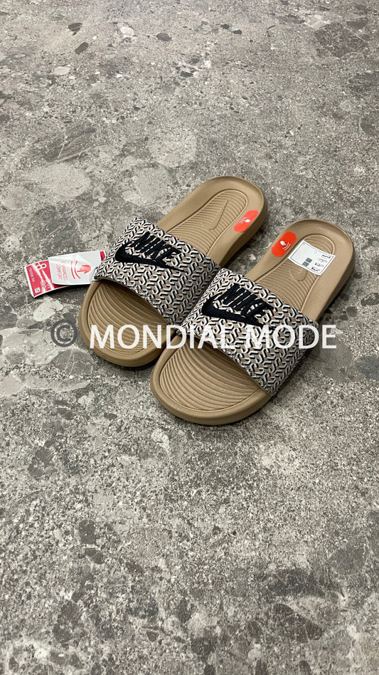 NIKE FB2558-200