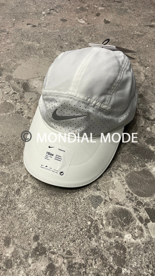NIKE BV2204-100