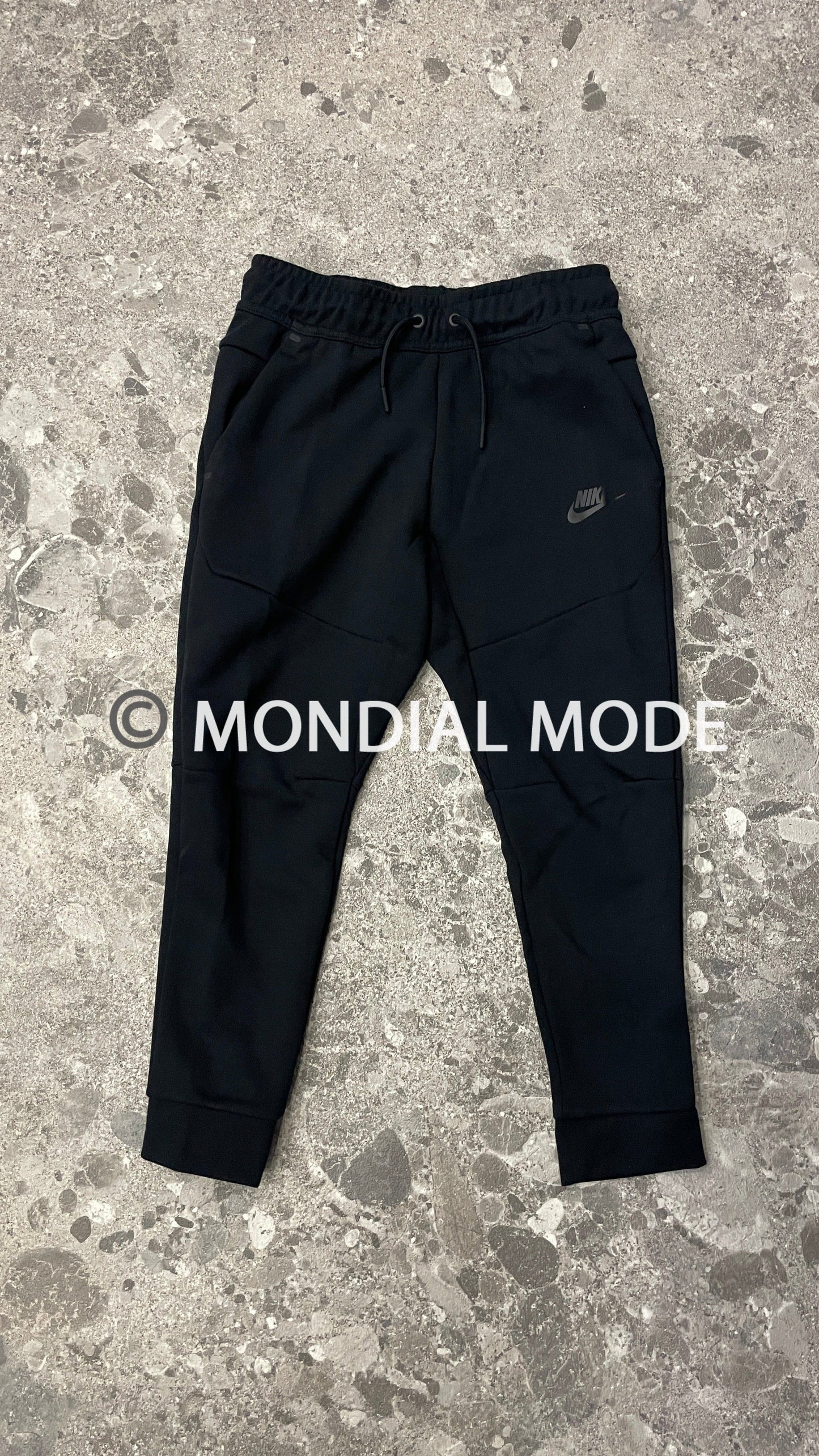 NIKE DD8758-010
