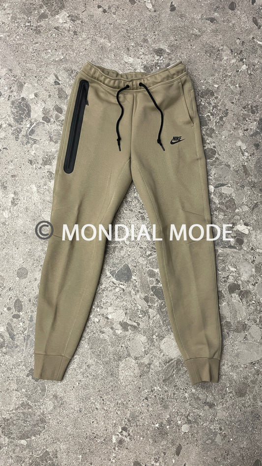 NIKE FB8002-247